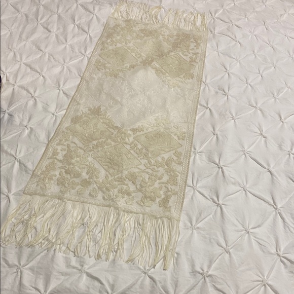 Other - Vintage Cream Lace Decorative Jacquard Table Runner with Fringe!